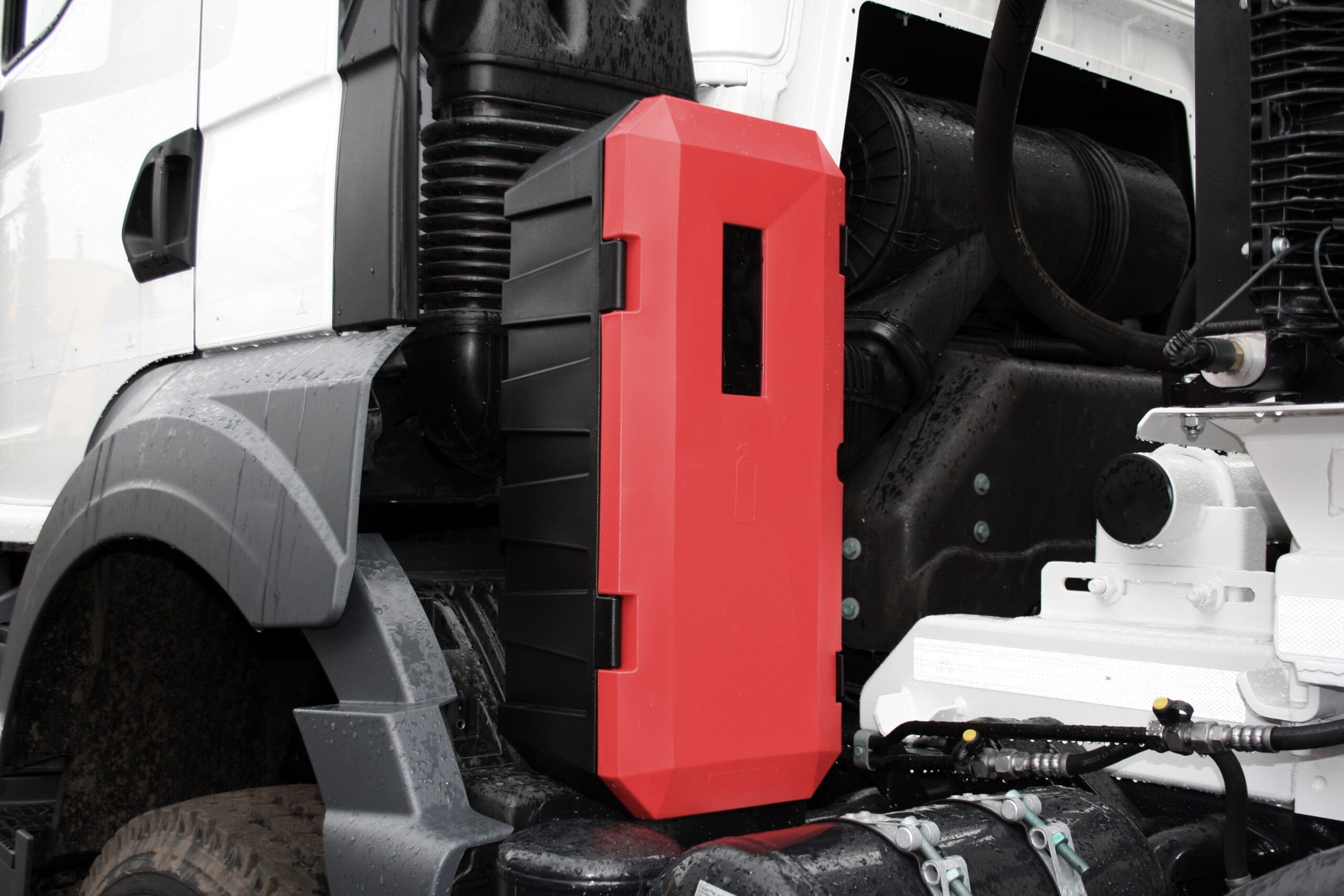 Fire extinguisher with mounting bracket>