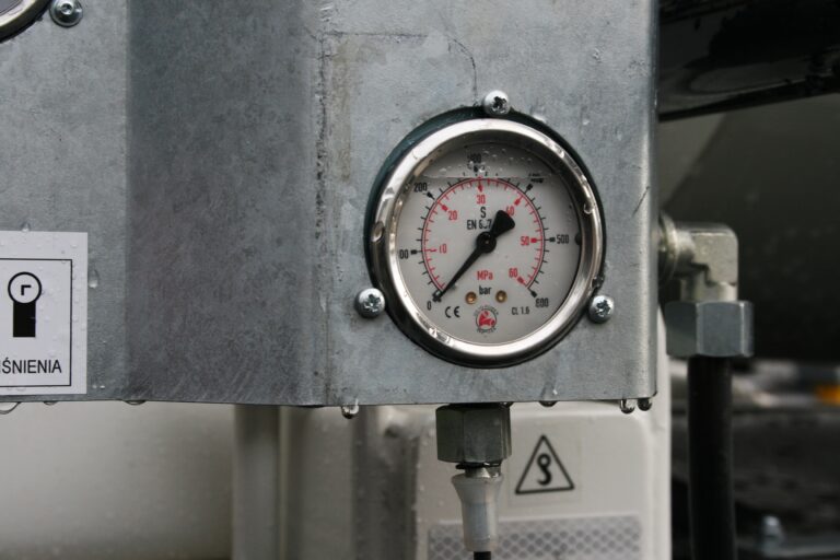 Pressure gauge measuring pressure on the pump (concrete density)